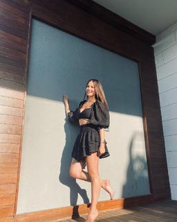Demet Özdemir feet photo thumbnail