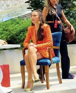 Demet Özdemir feet photo thumbnail