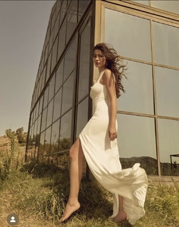 Demet Özdemir feet photo thumbnail
