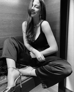 Demet Özdemir feet photo thumbnail