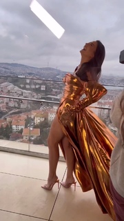 Demet Özdemir feet photo thumbnail