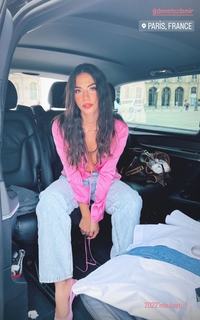 Demet Özdemir feet photo thumbnail
