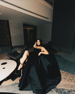 Demet Özdemir feet photo thumbnail