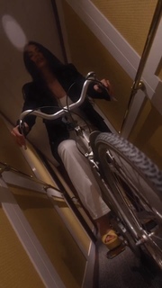 Demet Özdemir feet photo thumbnail