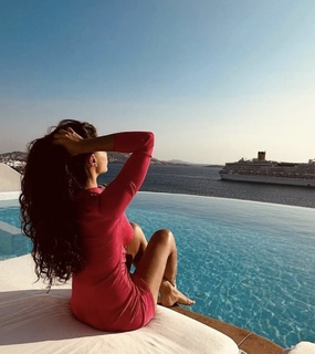 Demet Özdemir feet photo thumbnail