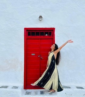 Demet Özdemir feet photo thumbnail