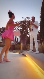 Demet Özdemir feet photo thumbnail