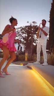 Demet Özdemir feet photo thumbnail