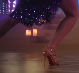 Demet Özdemir feet photo thumbnail