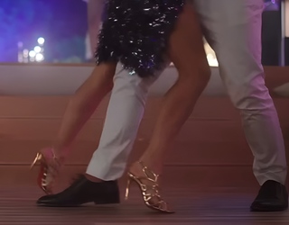 Demet Özdemir feet photo thumbnail