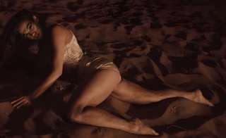 Demet Özdemir feet photo thumbnail