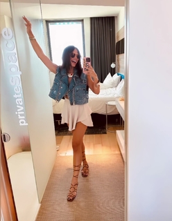 Demet Özdemir feet photo thumbnail