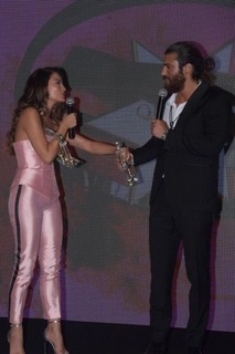 Demet Özdemir feet photo thumbnail