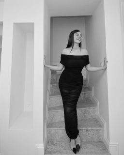 Demet Özdemir feet photo thumbnail