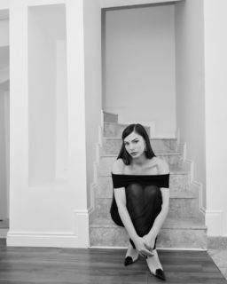 Demet Özdemir feet photo thumbnail