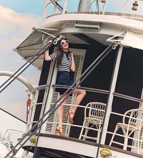 Demet Özdemir feet photo thumbnail