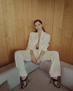 Demet Özdemir feet photo thumbnail
