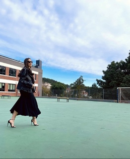 Demet Özdemir feet photo thumbnail