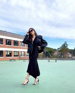 Demet Özdemir feet photo thumbnail