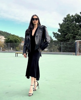 Demet Özdemir feet photo thumbnail