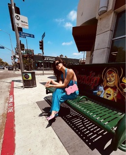Demet Özdemir feet photo thumbnail