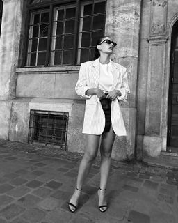 Demet Özdemir feet photo thumbnail