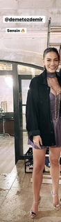 Demet Özdemir feet photo thumbnail