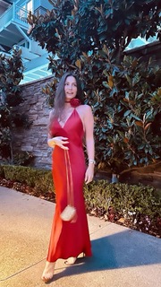 Demet Özdemir feet photo thumbnail