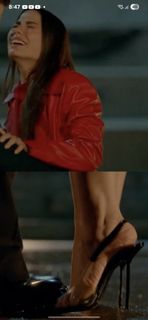 Demet Özdemir feet photo thumbnail