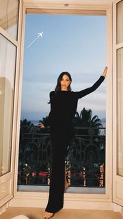 Demet Özdemir feet photo 18
