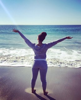 Demetria Obilor feet photo thumbnail