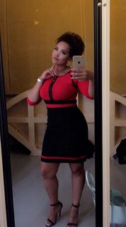 Demetria Obilor feet photo thumbnail