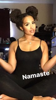 Demetria Obilor feet photo thumbnail