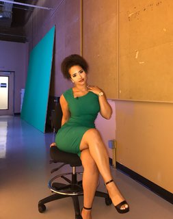 Demetria Obilor feet photo thumbnail