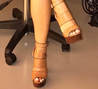 Demetria Obilor feet photo thumbnail