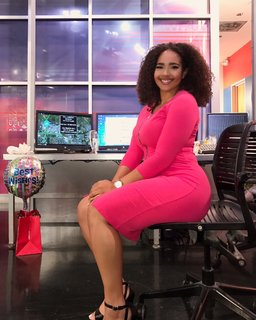 Demetria Obilor feet photo thumbnail