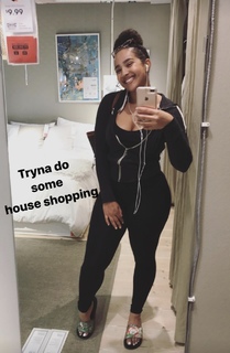 Demetria Obilor feet photo thumbnail