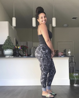 Demetria Obilor feet photo thumbnail