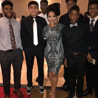 Demetria Obilor feet photo thumbnail