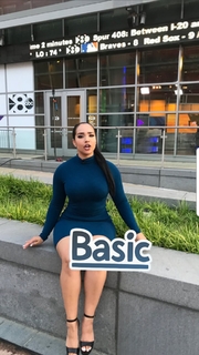 Demetria Obilor feet photo thumbnail