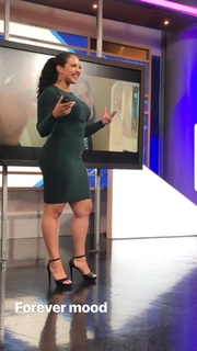 Demetria Obilor feet photo thumbnail