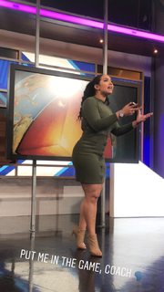 Demetria Obilor feet photo thumbnail