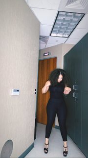 Demetria Obilor feet photo thumbnail