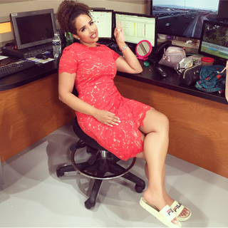 Demetria Obilor feet photo thumbnail