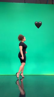 Demetria Obilor feet photo thumbnail