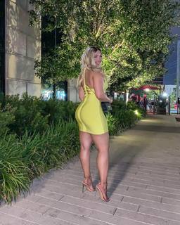 Demetria Obilor feet photo thumbnail