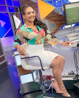 Demetria Obilor feet photo thumbnail