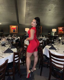 Demetria Obilor feet photo thumbnail