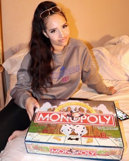 Demetria Obilor feet photo thumbnail