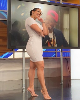 Demetria Obilor feet photo thumbnail